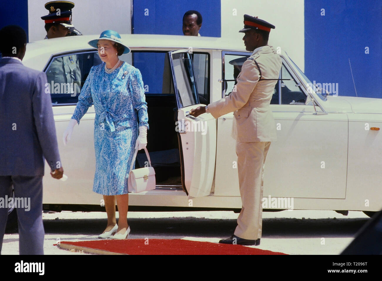 Queen Elizabeth II visit to Queen's College to officiate at a stone laying ceremony for the new school building. Barbados, Caribbean. 1989 Stock Photo