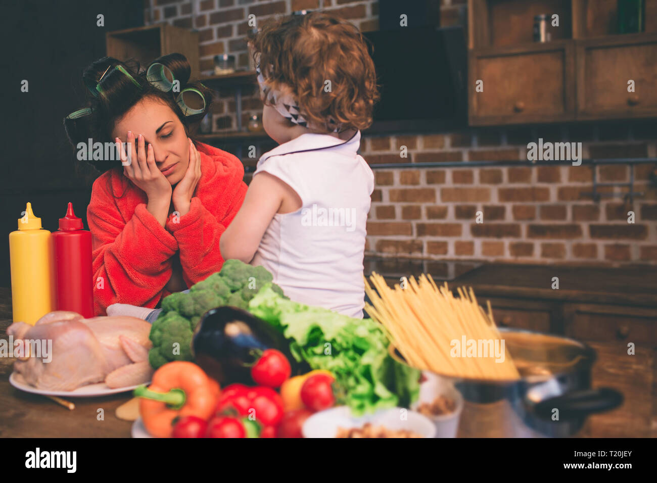 https://c8.alamy.com/comp/T20JEY/stressed-mum-at-home-young-mother-with-little-child-in-the-home-kitchen-woman-doing-many-tasks-while-looks-after-her-baby-T20JEY.jpg