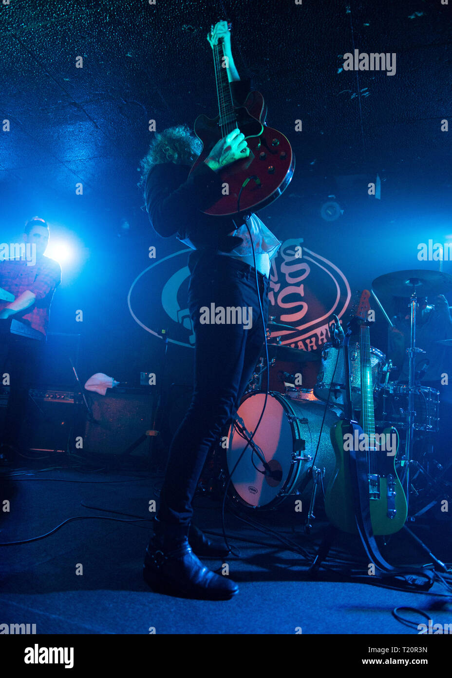 Killers Guitarist, Dave Keuning performing in Glasgow to a packed crowd ...