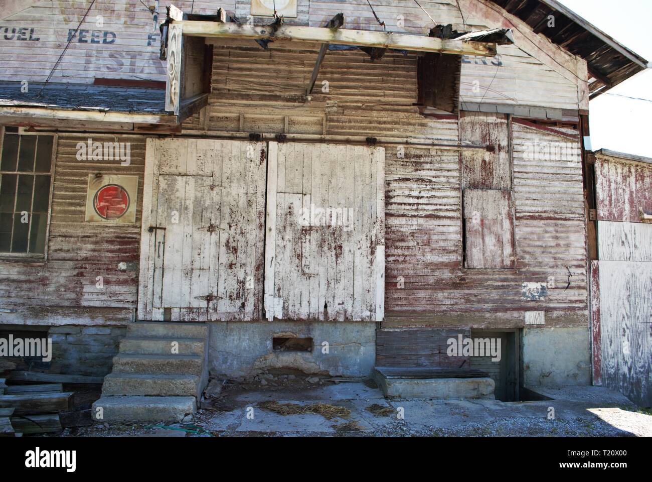 Old abandoned barn in rural hi-res stock photography and images - Alamy