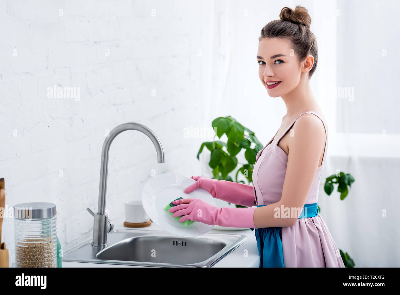 pink kitchen gloves