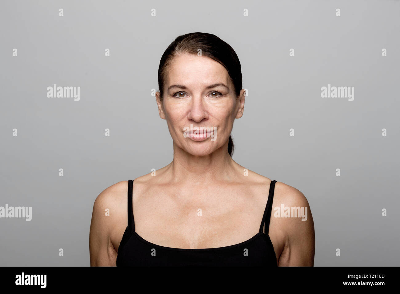 Mature black woman portrait hi-res stock photography and images - Alamy