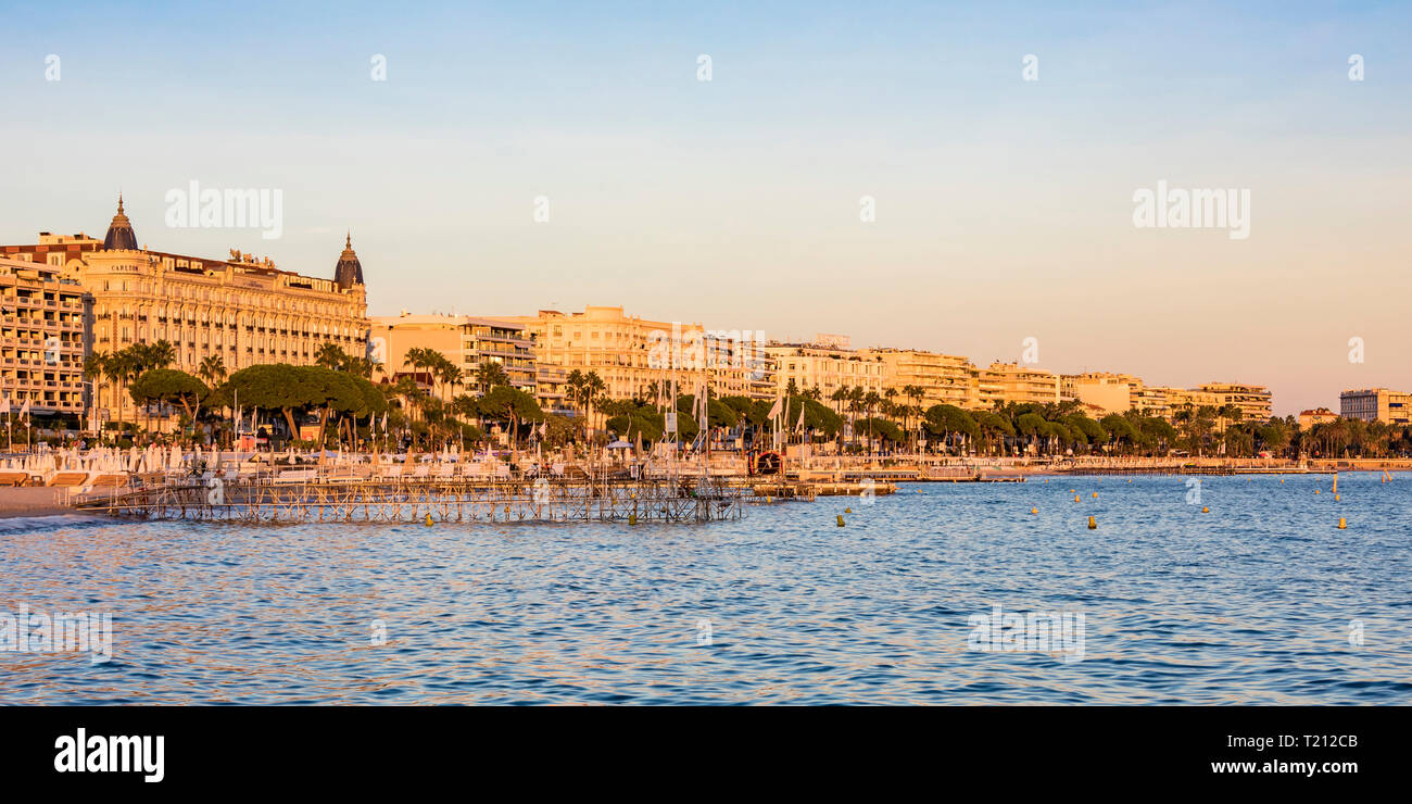 France, Cannes, Boulevard de la Croisette, beach and sea Stock Photo