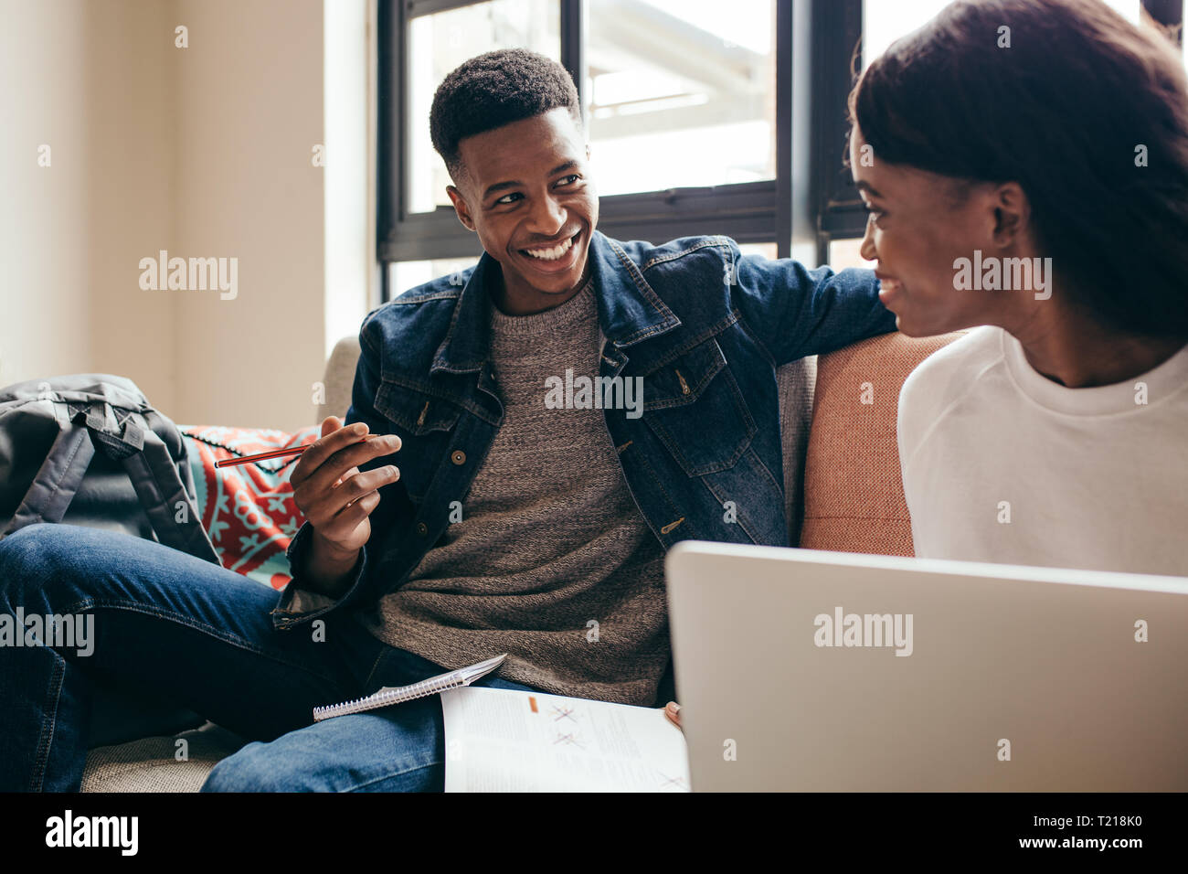 Boy girl talking campus hi-res stock photography and images - Alamy