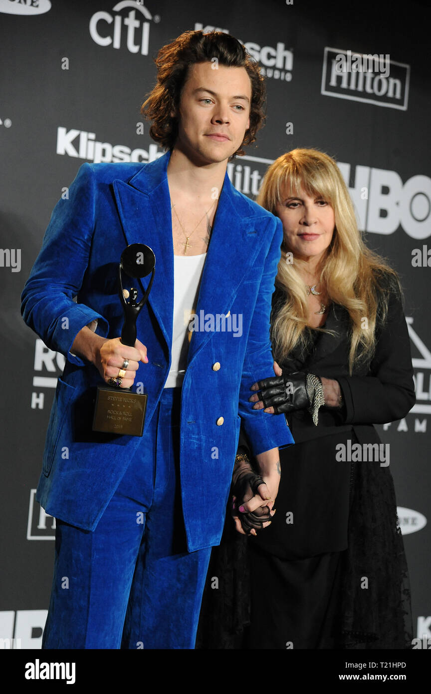 New York Ny Usa 29th Mar 19 Harry Styles And Stevie Nicks At The 19 Rock N Roll Hall Of Fame Induction Ceremony At The Barclays Center In Brooklyn New York City