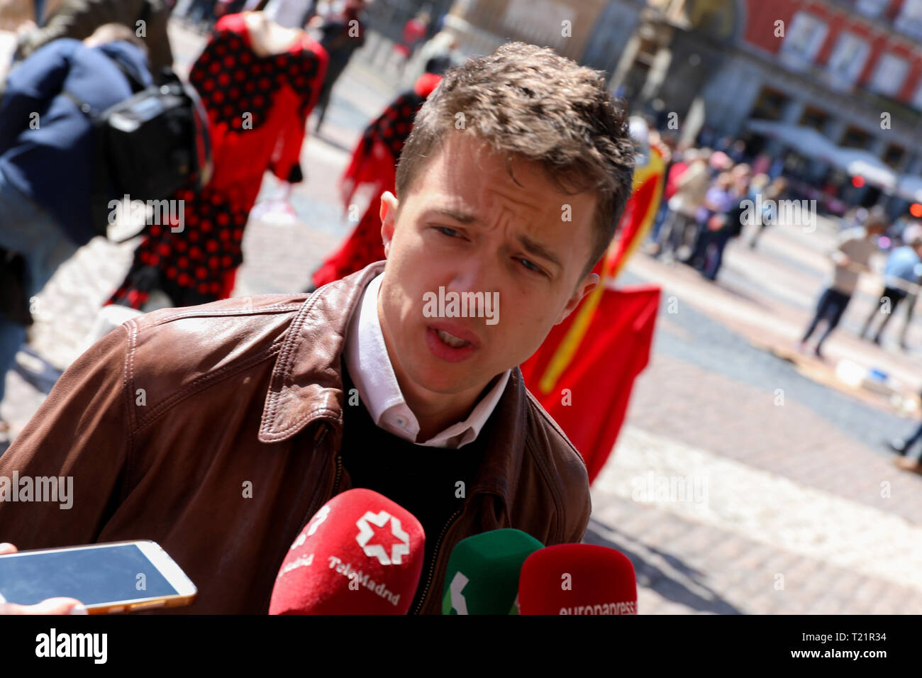 Madrid, Spain. 30th Mar, 2019. Iñigo Errejon seen attending to the media. The candidate of 'Mas Madrid' to the Community, Iñigo Errejon, visits the exhibition 'Madrid, how good you are!' from photographer Javier Marquerie. Credit: Jesús Hellin/Alamy Live News Stock Photo