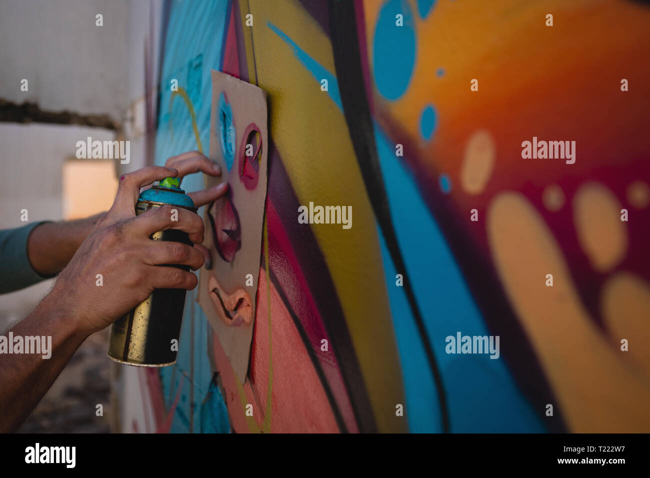 Hand holding spray can graffiti hi-res stock photography and images - Alamy