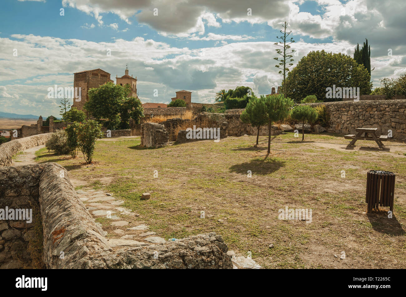 Walled medieval hill tower town hi-res stock photography and images - Alamy
