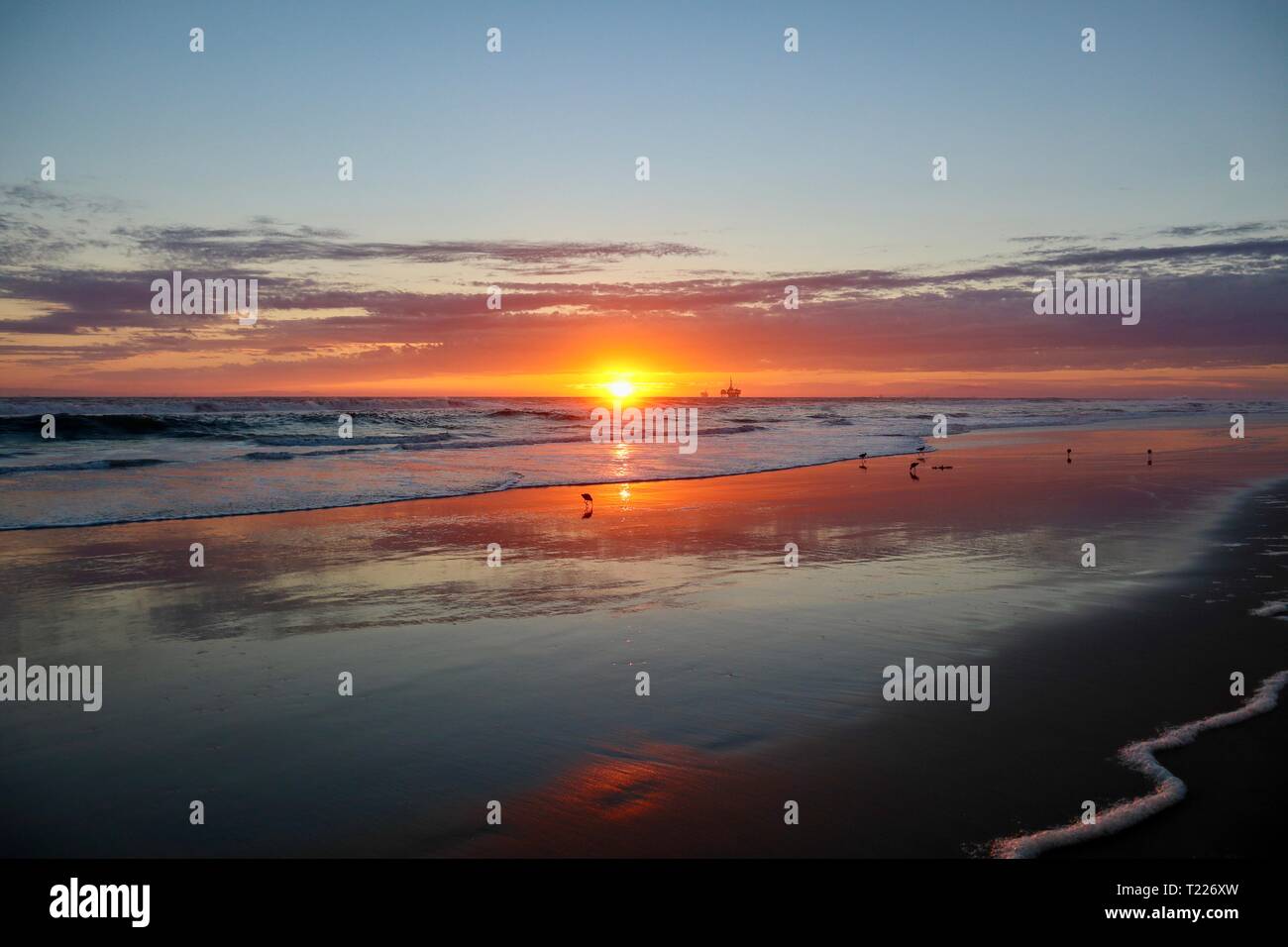 Reflection beach on sea hi-res stock photography and images - Alamy