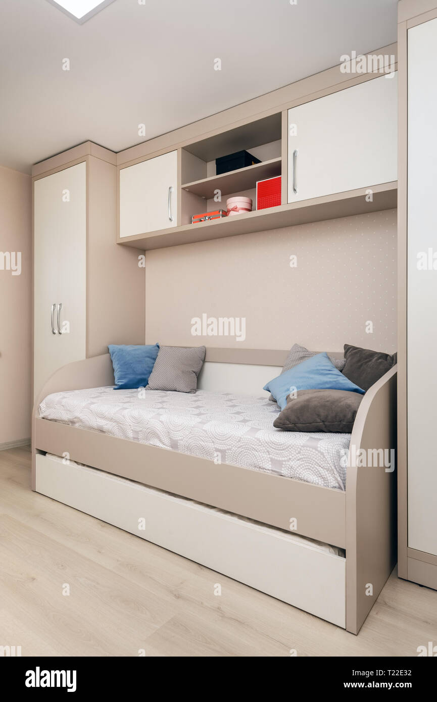 Modern bedroom with white wardrobe and double bed Stock Photo - Alamy