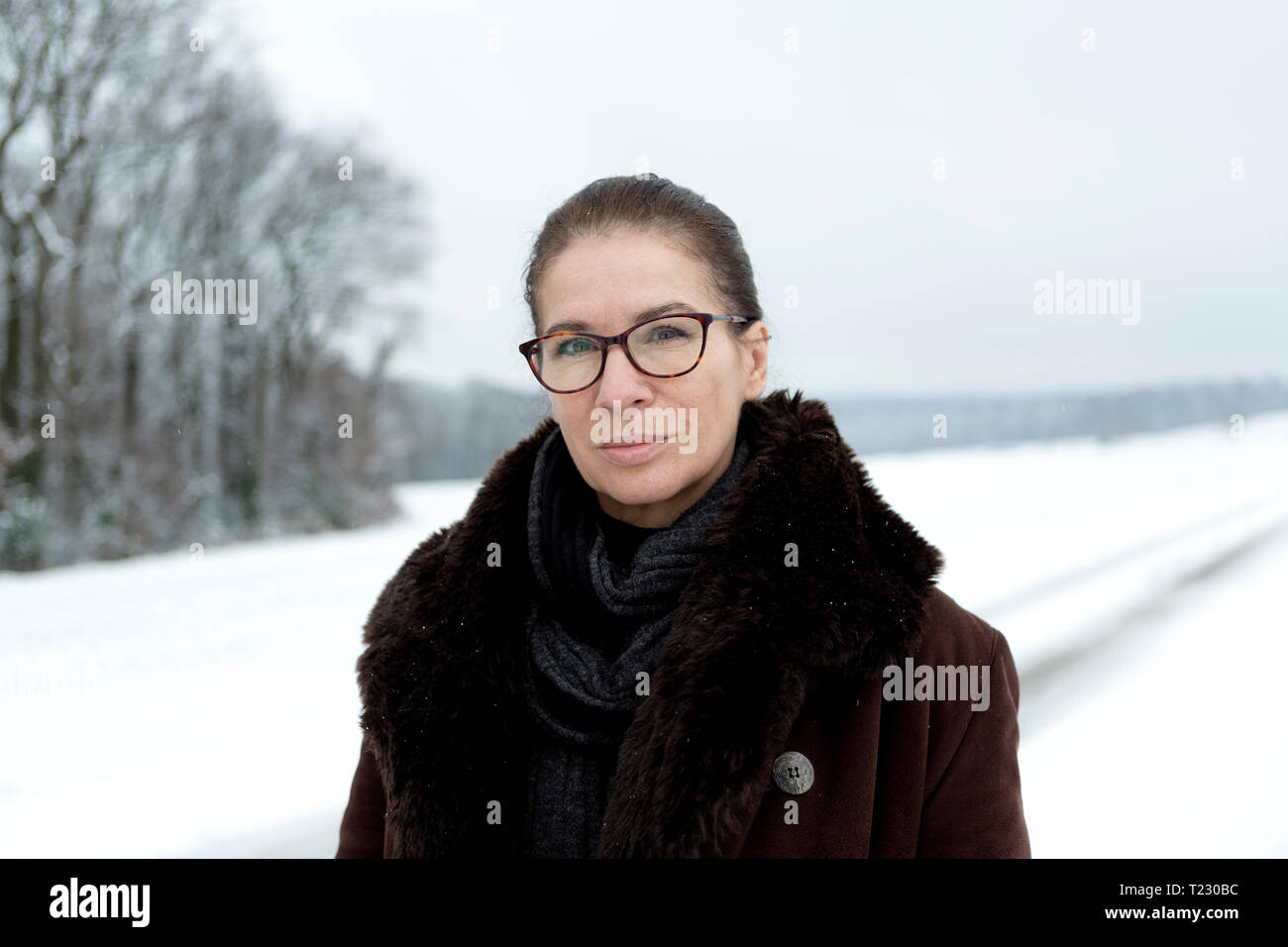 Portrait mature woman hi-res stock photography and images - Alamy