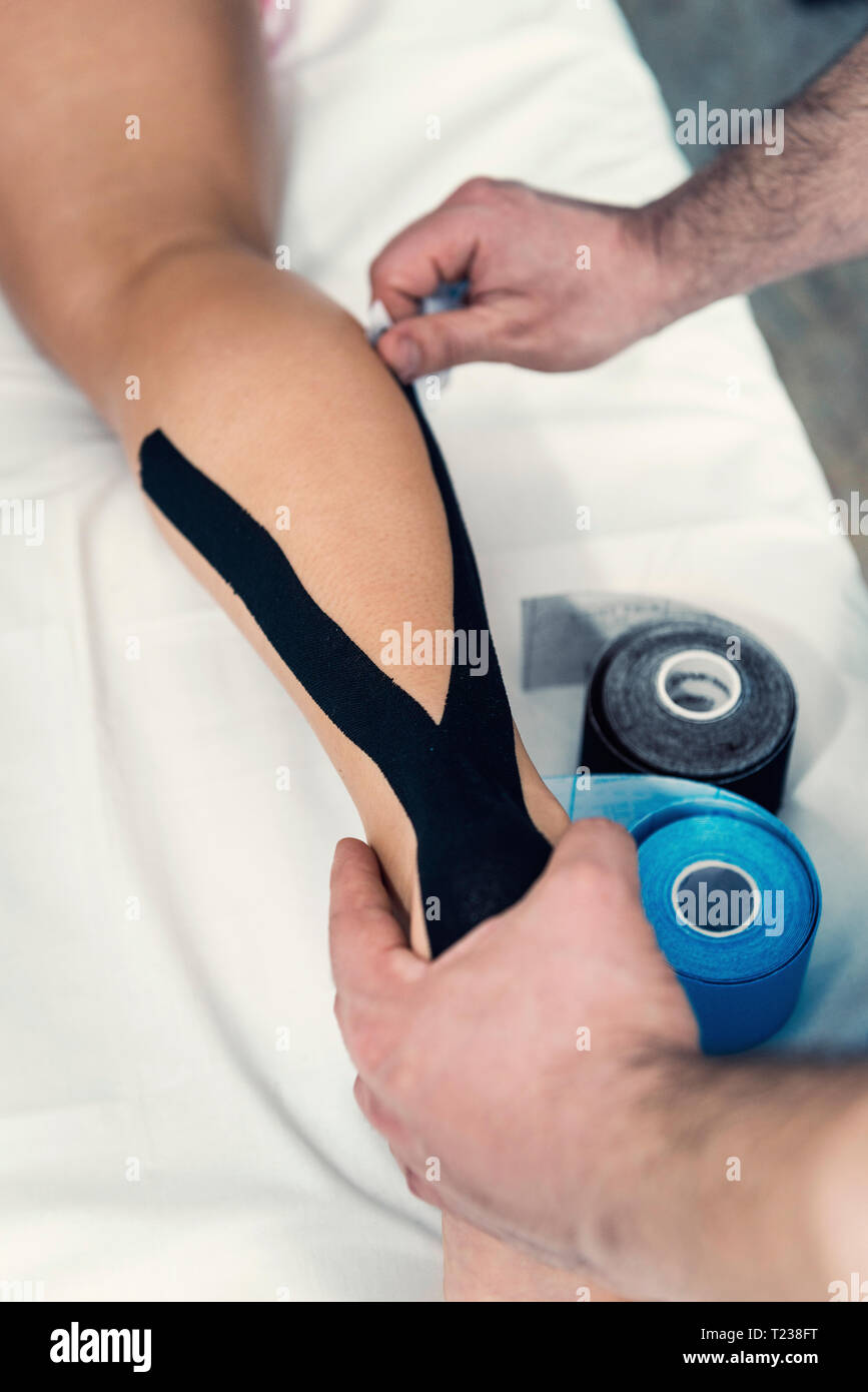 Kinesio taping female's leg Stock Photo Alamy
