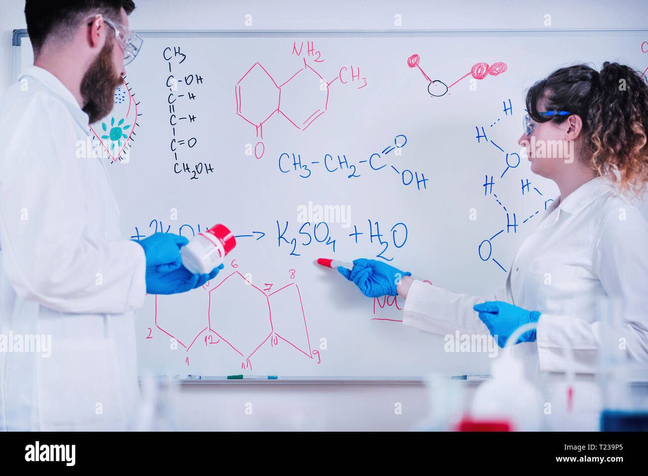Lab coats scientist hi-res stock photography and images - Alamy