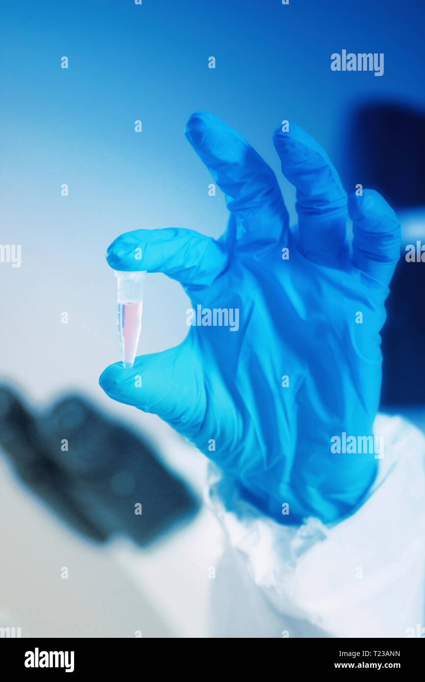 Blue lab coat hi-res stock photography and images - Alamy