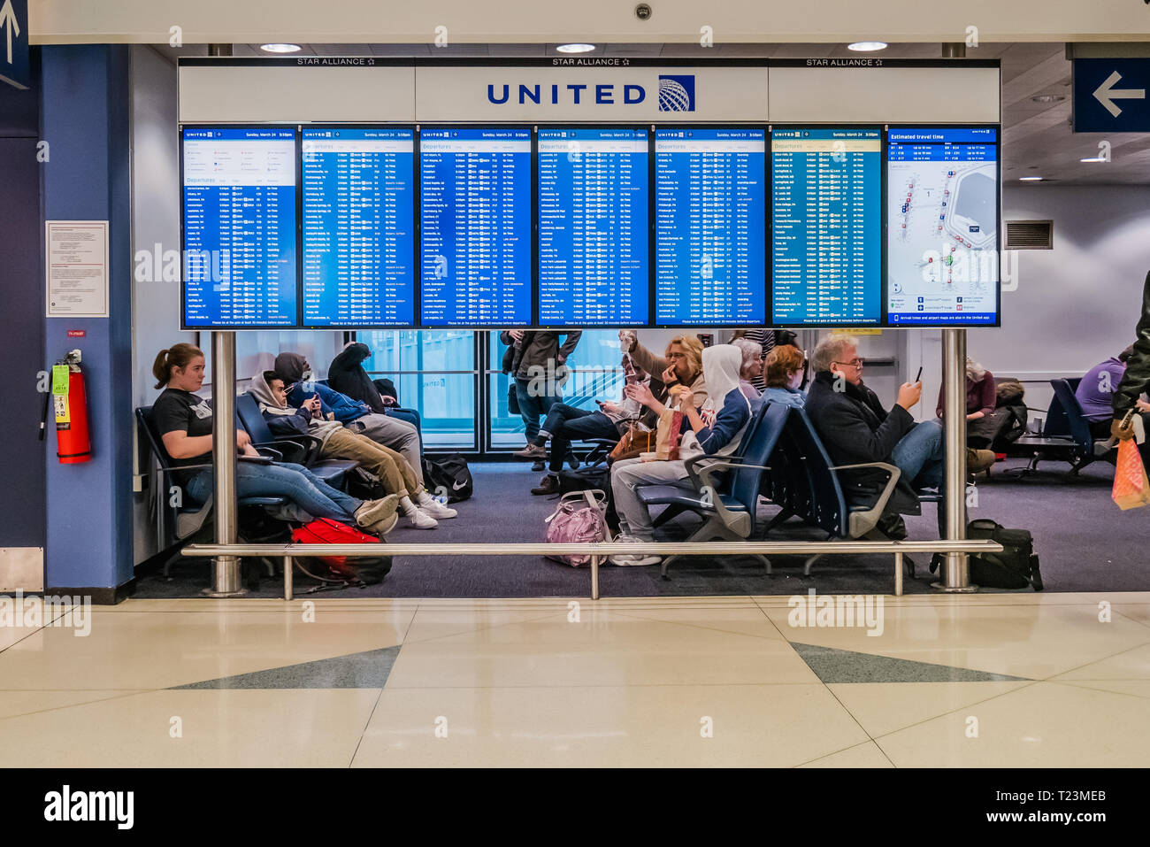united-airline-flight-information-display-panel-inside-chicago-o-hare
