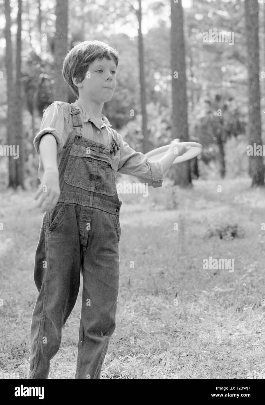 Cross Creek (1983) Cary Guffey plying frisbee     Date: 1983 Stock Photo