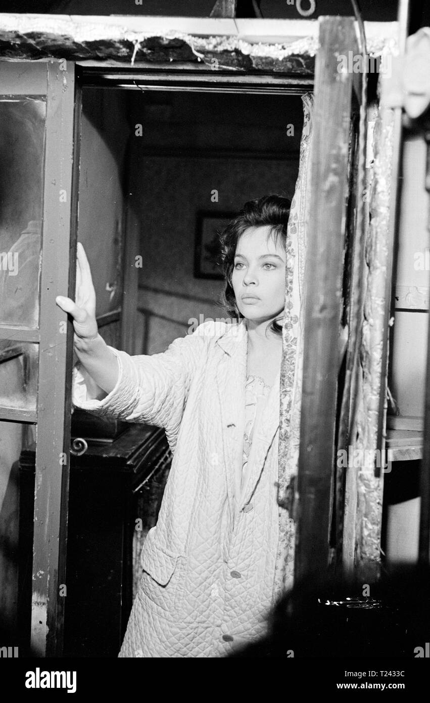 The L-Shaped Room (1962) Leslie Caron, Date: 1962 Stock Photo - Alamy