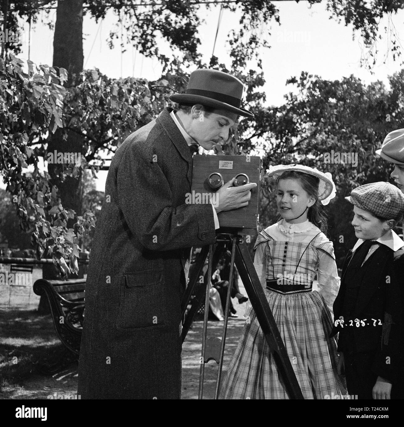 The Magic Box (1952)  Robert Donat,      Date: 1952 Stock Photo