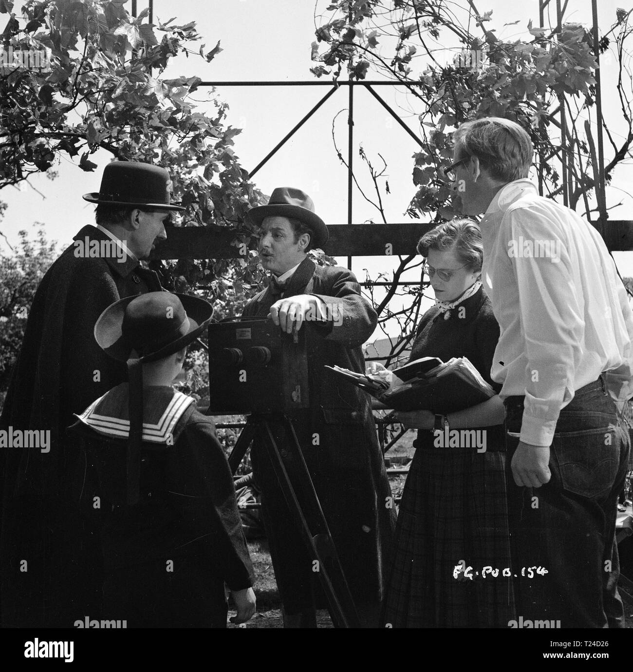 The Magic Box (1952) Bernard Miles, Robert Donat, Film director John ...