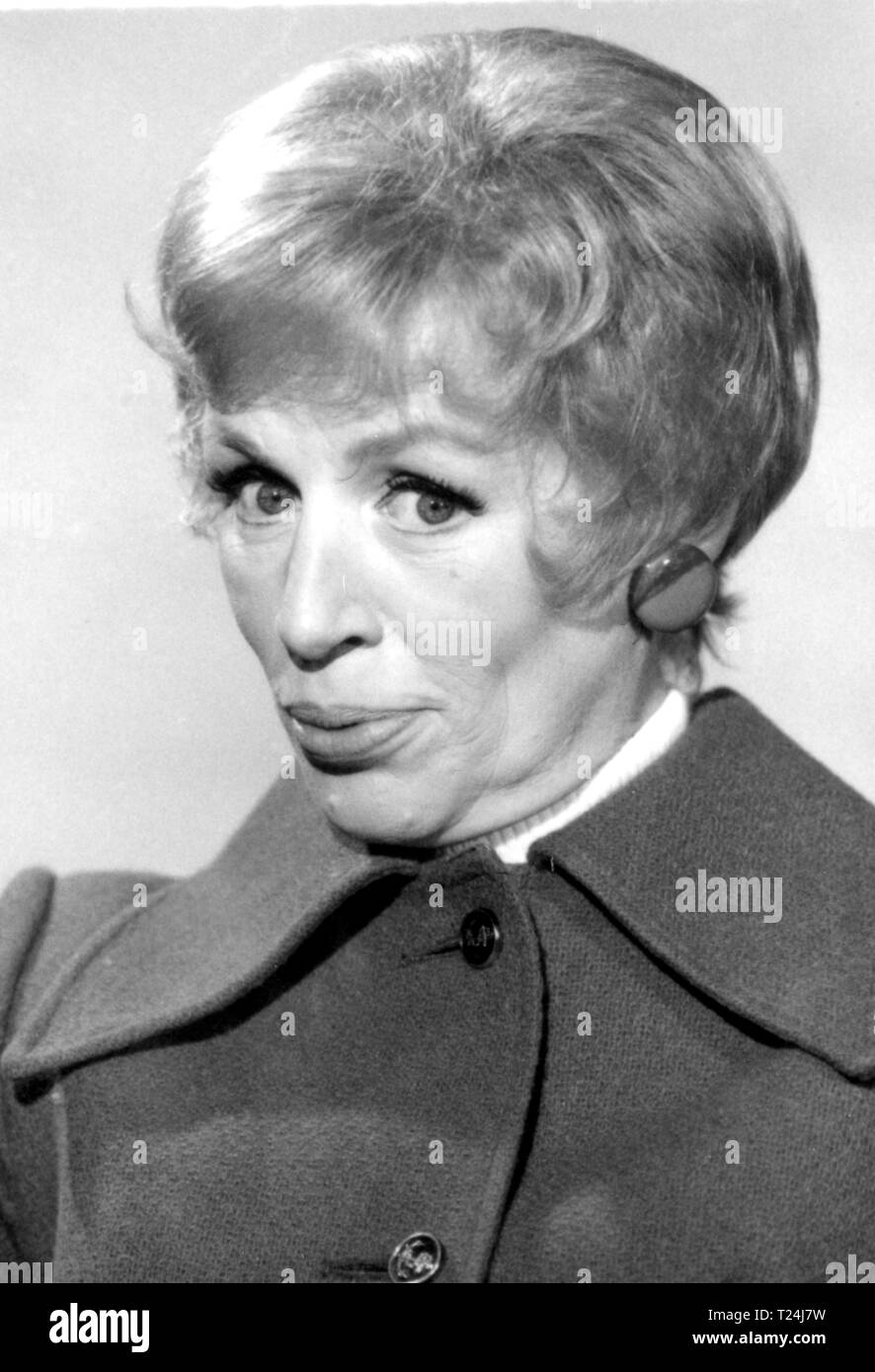 Yootha joyce Black and White Stock Photos \u0026 Images - Alamy, image size:886x1390