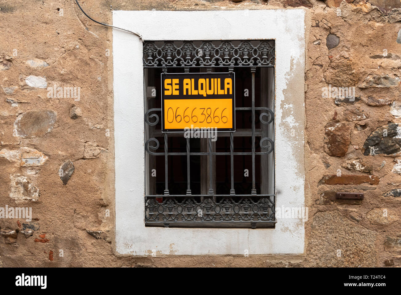 For lease sign in spanish hi-res stock photography and images - Alamy