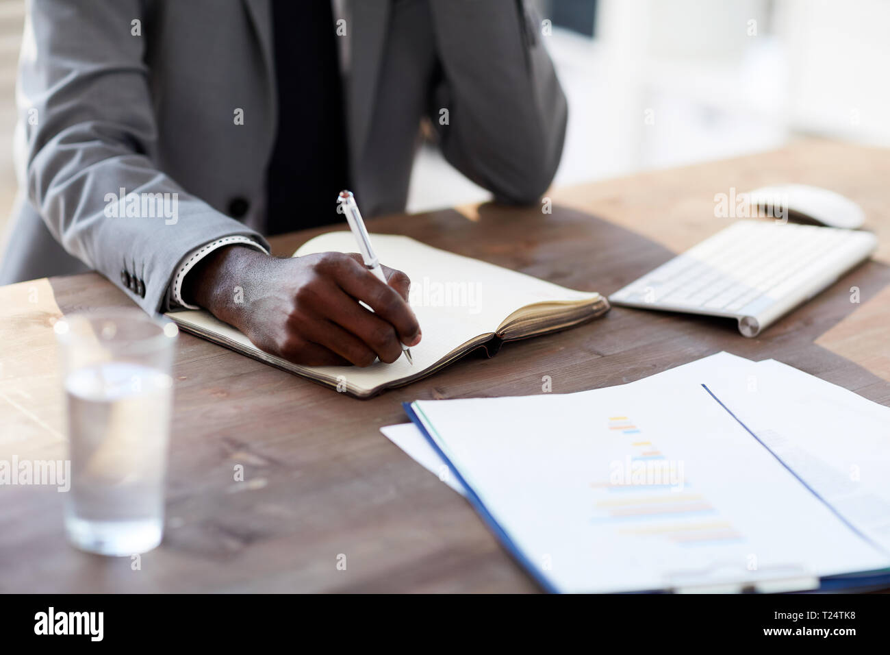 Working Notes Image Person table hi-res stock photography and images - Alamy