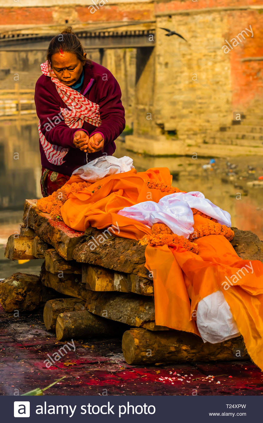 Hindu Funeral Pyre Stock Photos & Hindu Funeral Pyre Stock Images