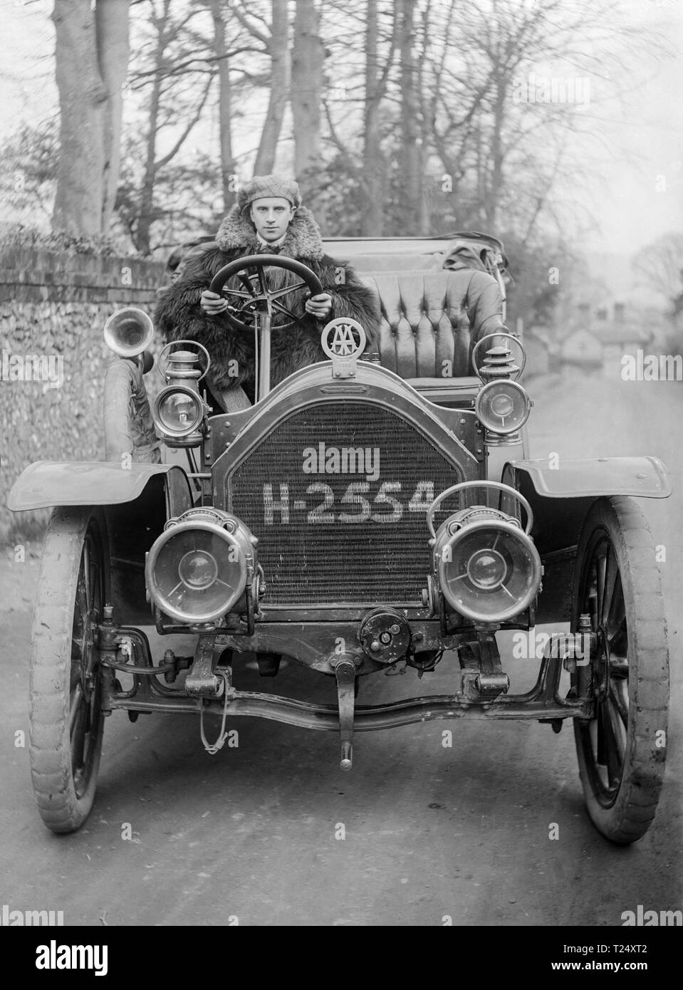 A Darracq 20 32 Four Cylinder Motor Car Licence Plate Or Registration Plate Number H 2554 Photograph Taken In Reading In England In 1906 It Has An Aa Automobile Association Radiator Badge Number 5464