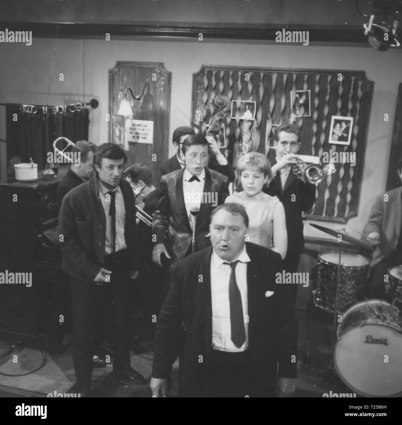 Sparrows Can't Sing (1962)  Arthur Mullard, Murray Melvin, Barbara Ferris,      Date: 1962 Stock Photo