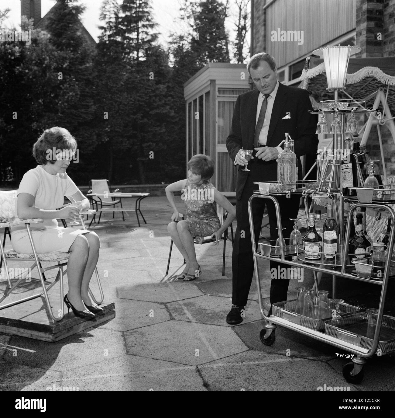 Troubled Waters (1969) Zena Walker, Michael Goodliffe,  Yvette Rees,      Date: 1969 Stock Photo