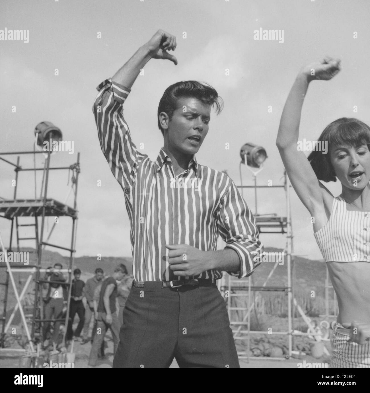 wonderful-life-1964-cliff-richard-una-stubbs-date-1964-stock-photo