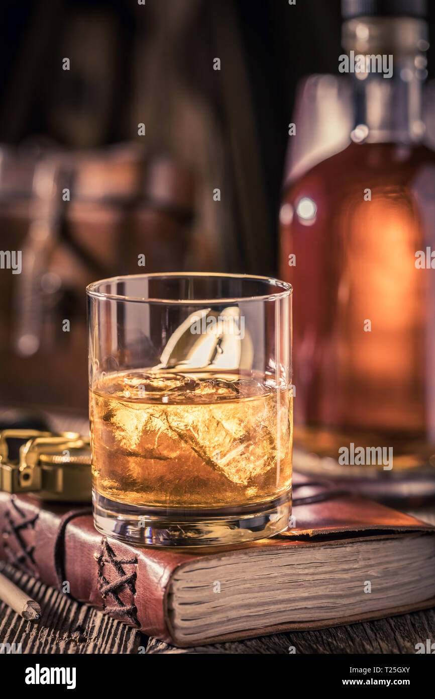 Gold whisky hires stock photography and images Alamy
