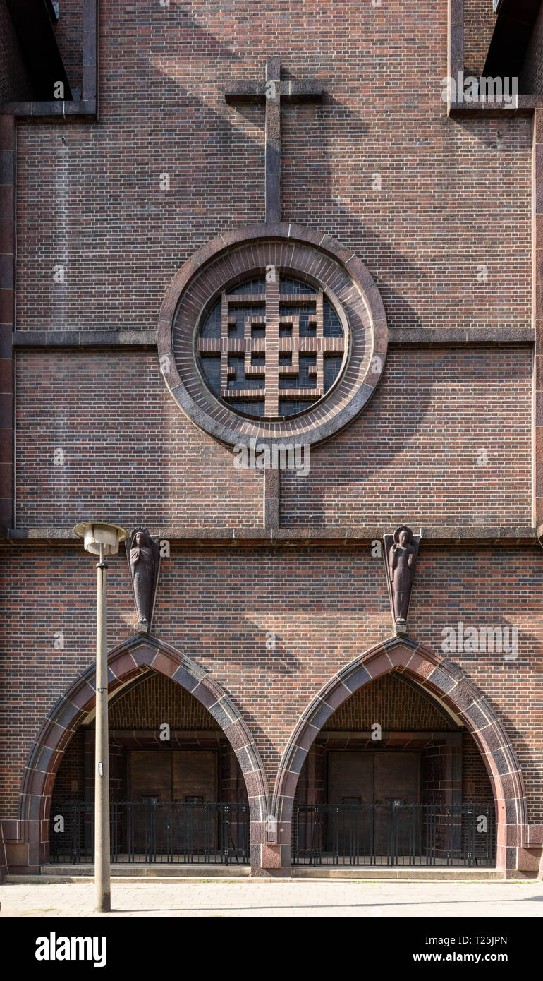Berlin. Germany. St. Augustinus church, on D?nenstra?e 17/18, Prenzlauer Berg. Built 1927/1928 to a design by Josef Bachem and Heinrich Horvatin. Stock Photo