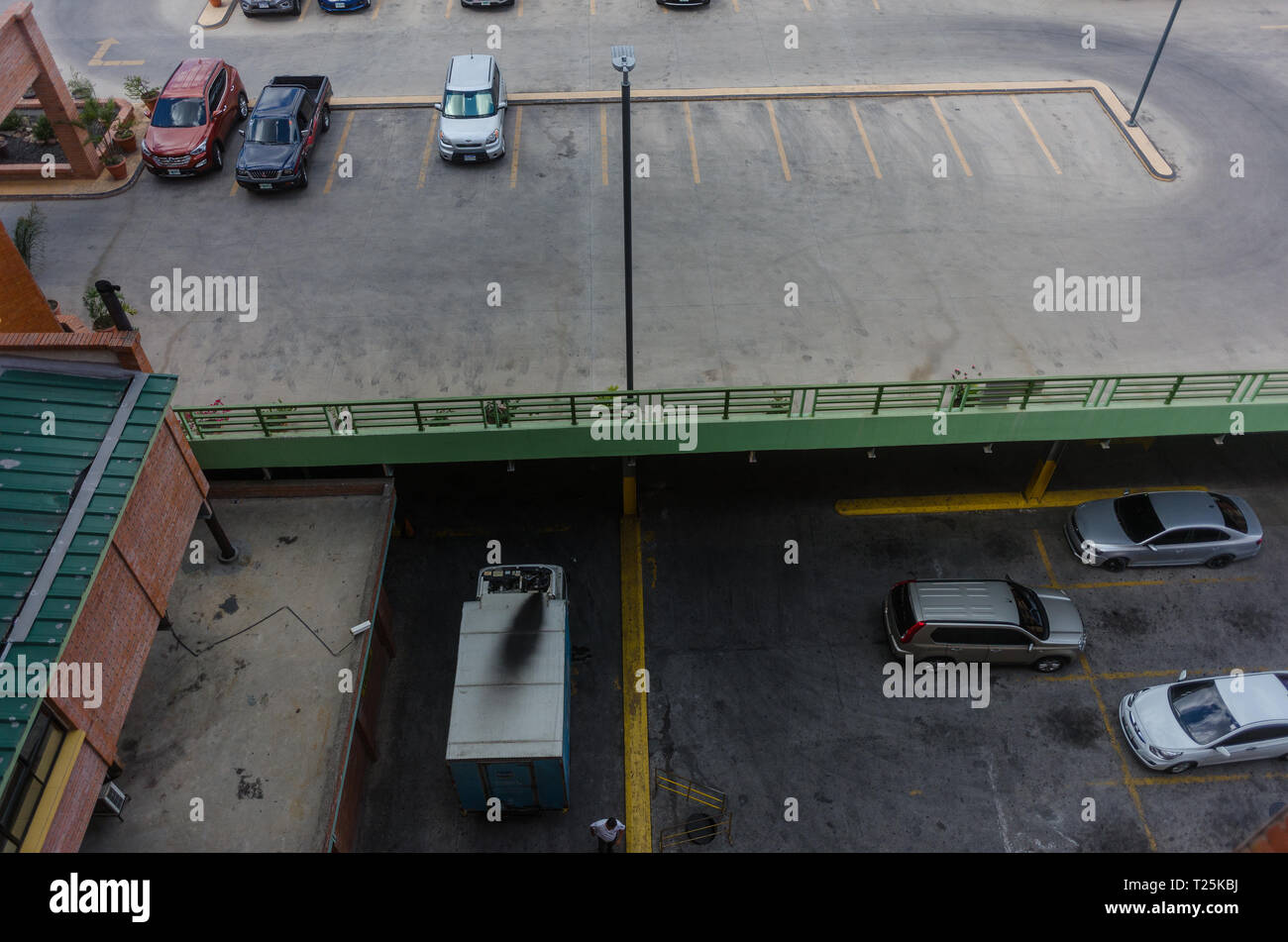 Parking lot overhead hi-res stock photography and images - Alamy