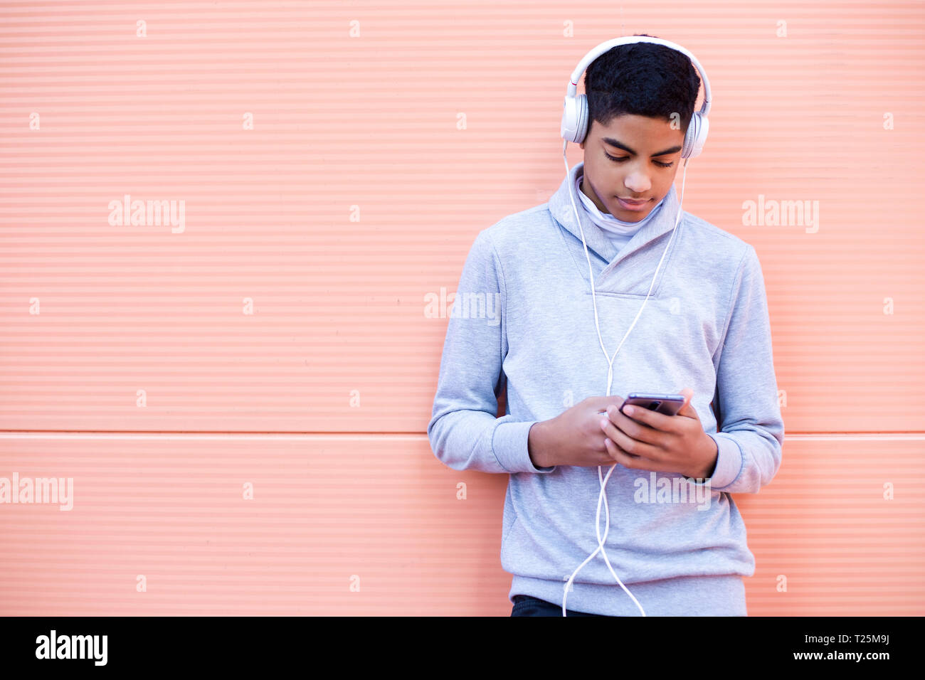 African american teen boy hi-res stock photography and images - Alamy