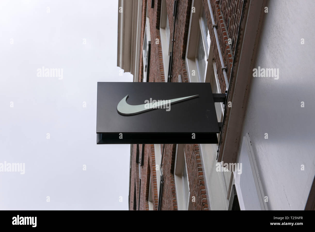 Ophef probleem vriendelijke groet Logo Of The Nike Store At The Kalverstraat Amsterdam The Netherlands 2019  Stock Photo - Alamy