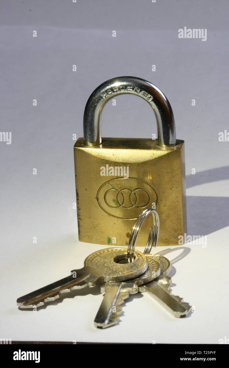 Unlocking Padlock Stock Photos & Unlocking Padlock Stock Images Alamy