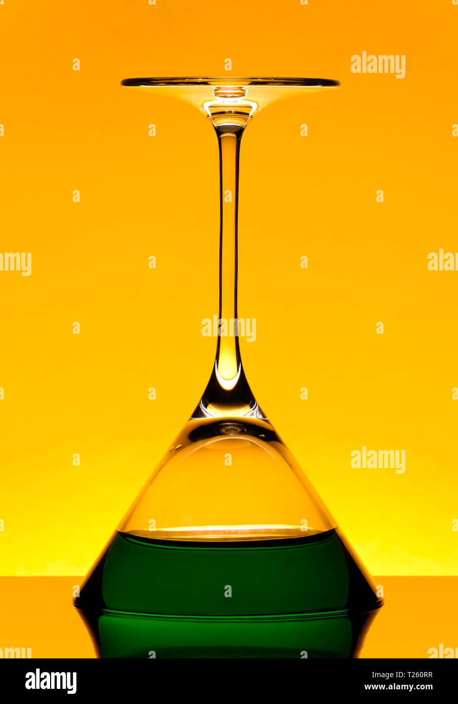 Upside down reflex hires stock photography and images Alamy