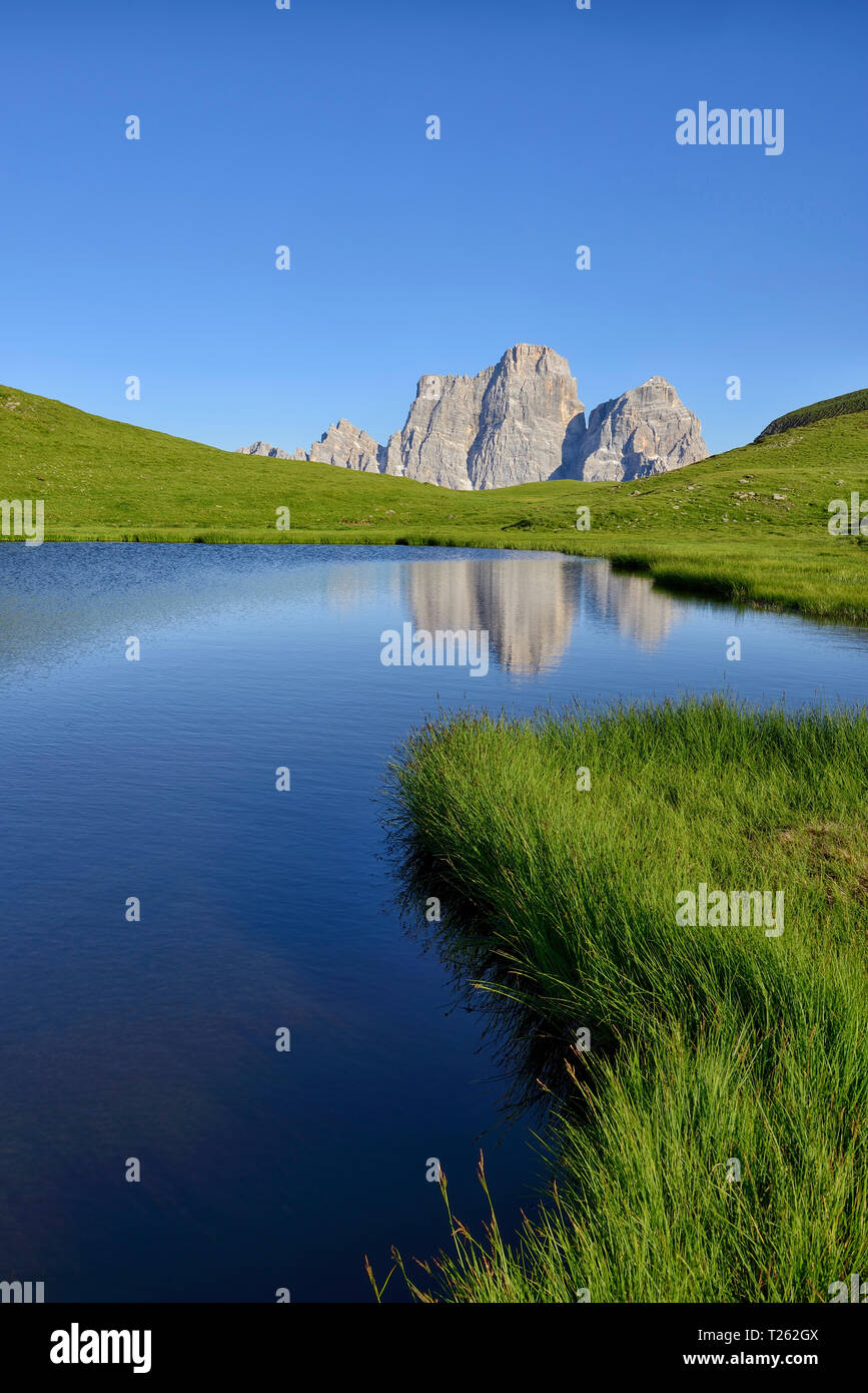 Lago delle Baste and Monte Pelmo. UNESCO World Heritage Site. Mount Pelmo, Lago delle Baste, Selva di Cadore, Alto Agordino, Belluno district, Veneto, Stock Photo