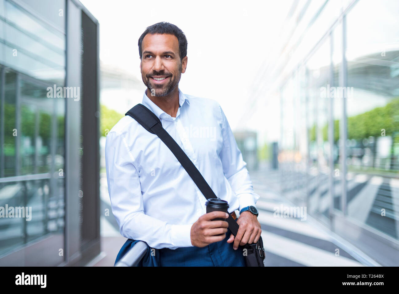Waiting bags laptop hires stock photography and images Alamy