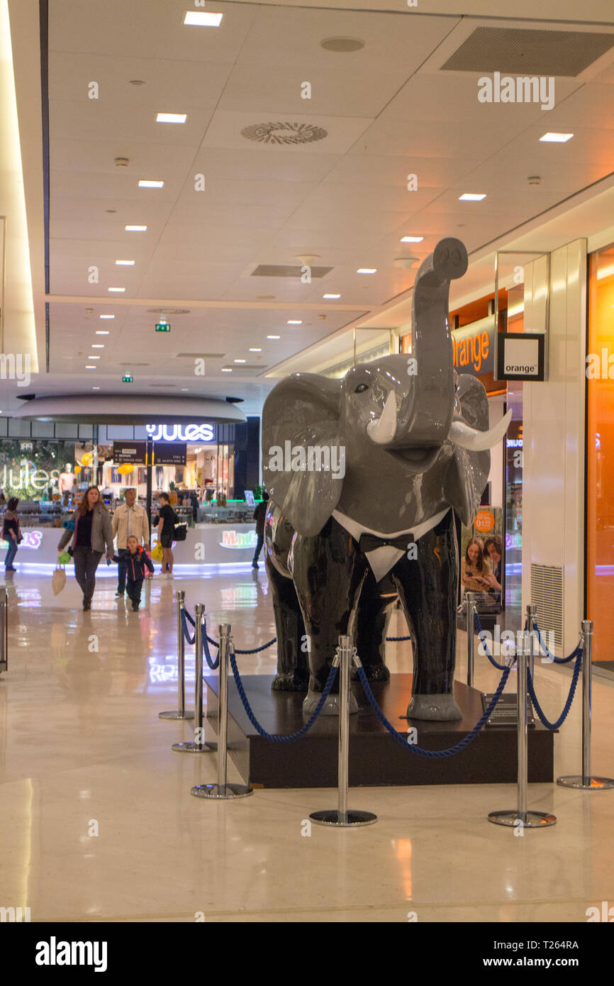 Marseille La center "Les Terrasses du Port Stock
