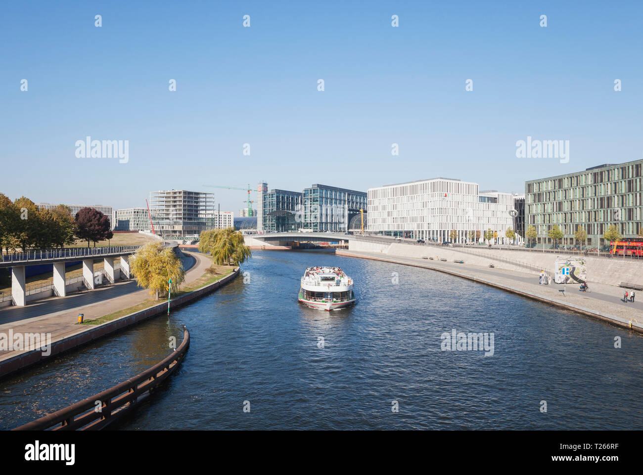 Germany, Berlin, disctrict Mitte, Central Station and modern architecture at Kapelle-Ufer of Spree river near Regierungsviertel, view from Crown Princ Stock Photo