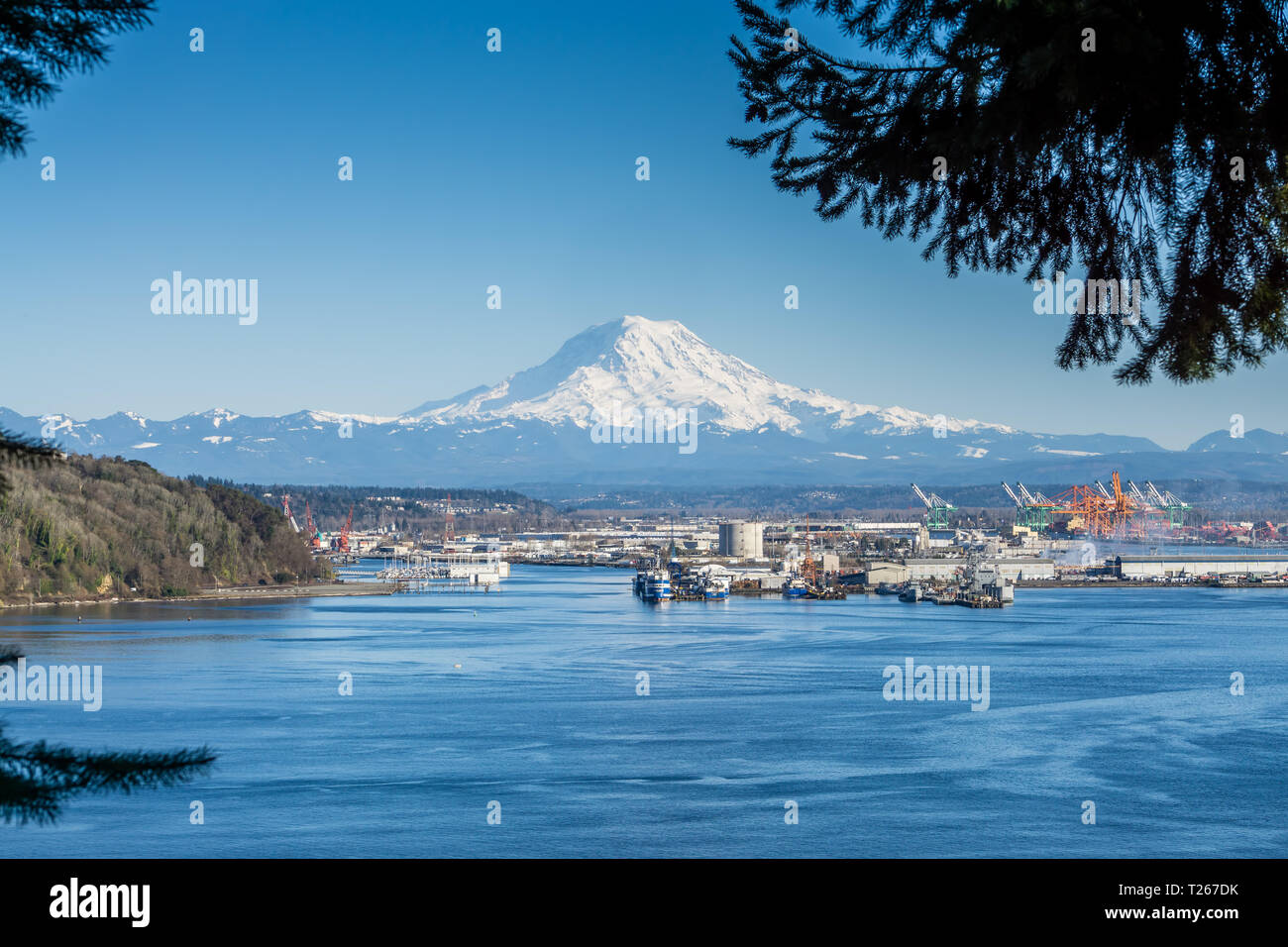 A view of the Port of Tacoma and Mount Rainier Stock Photo - Alamy
