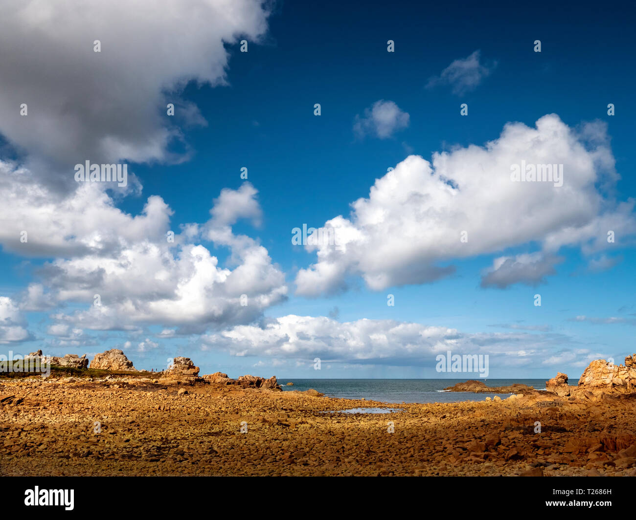 France, Bretagne, Plougrescant, Cote de Granit Rose, rocky coast at Pointe du Chateau Stock Photo