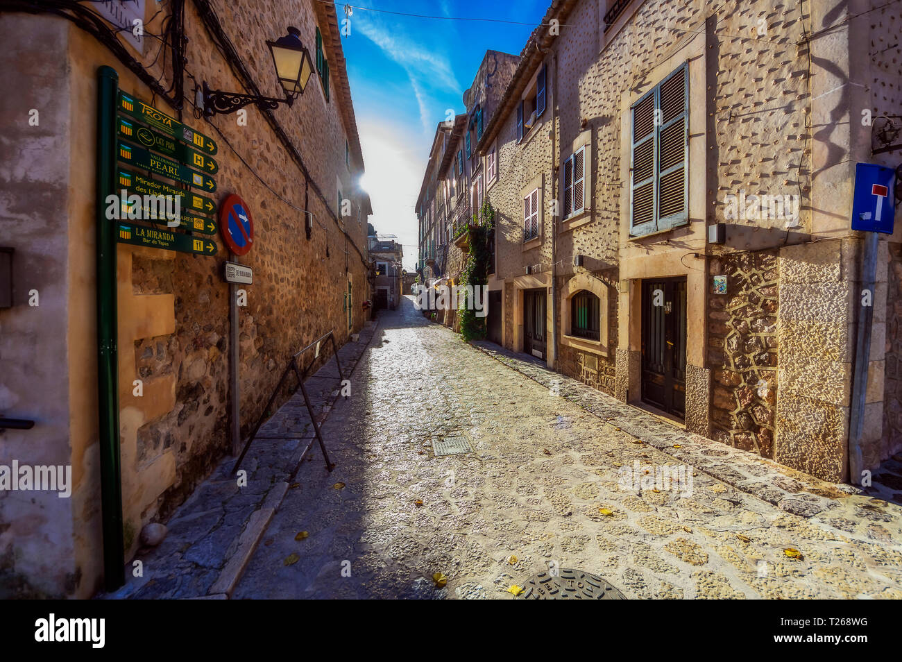 Spain, Baleares, Valldemossa, empty alley Stock Photo