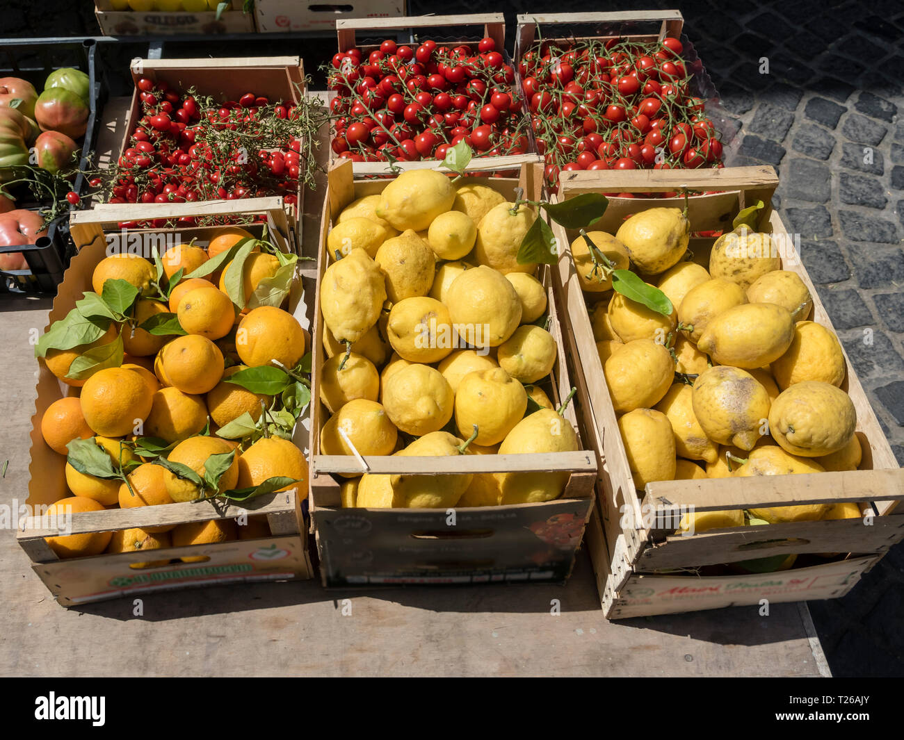 Italy, Ischia, Crates with fresh lemons and tomatoes on Piazza Marina Stock Photo