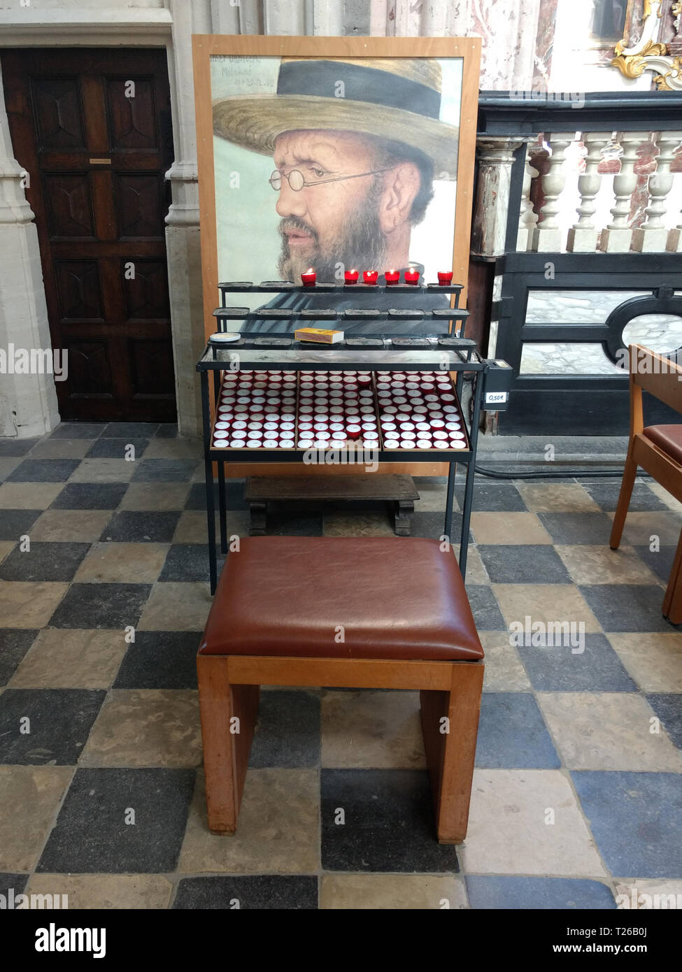 Candles lit in church for Saint Damien of Molokai in Leuven Stock Photo