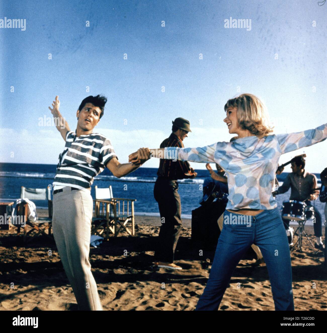 Wonderful Life (1964) Cliff Richard, Susan Hampshire, Date: 1964 Stock  Photo - Alamy