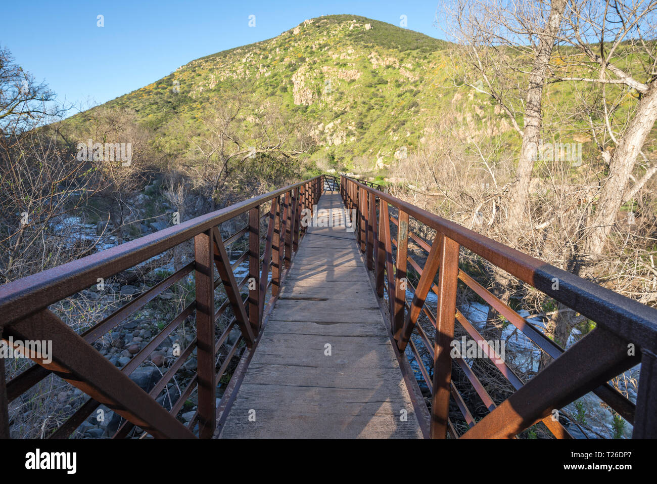 Footbridge on the Oak Canyon Trail. Mission Trails Regional Park, San Diego, California, USA. Stock Photo