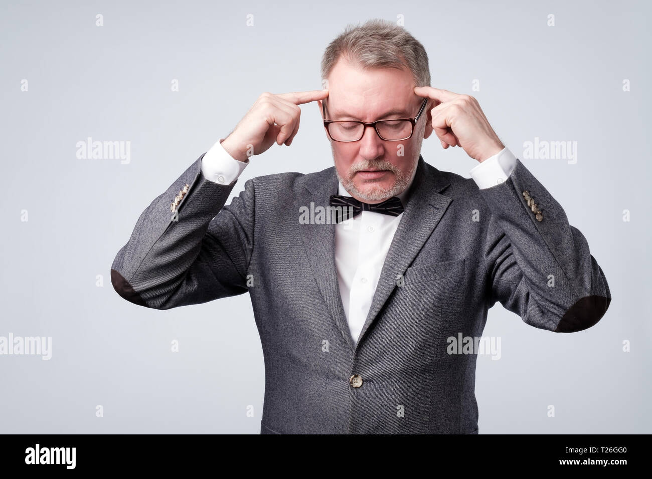 Hand on temples hi-res stock photography and images - Alamy